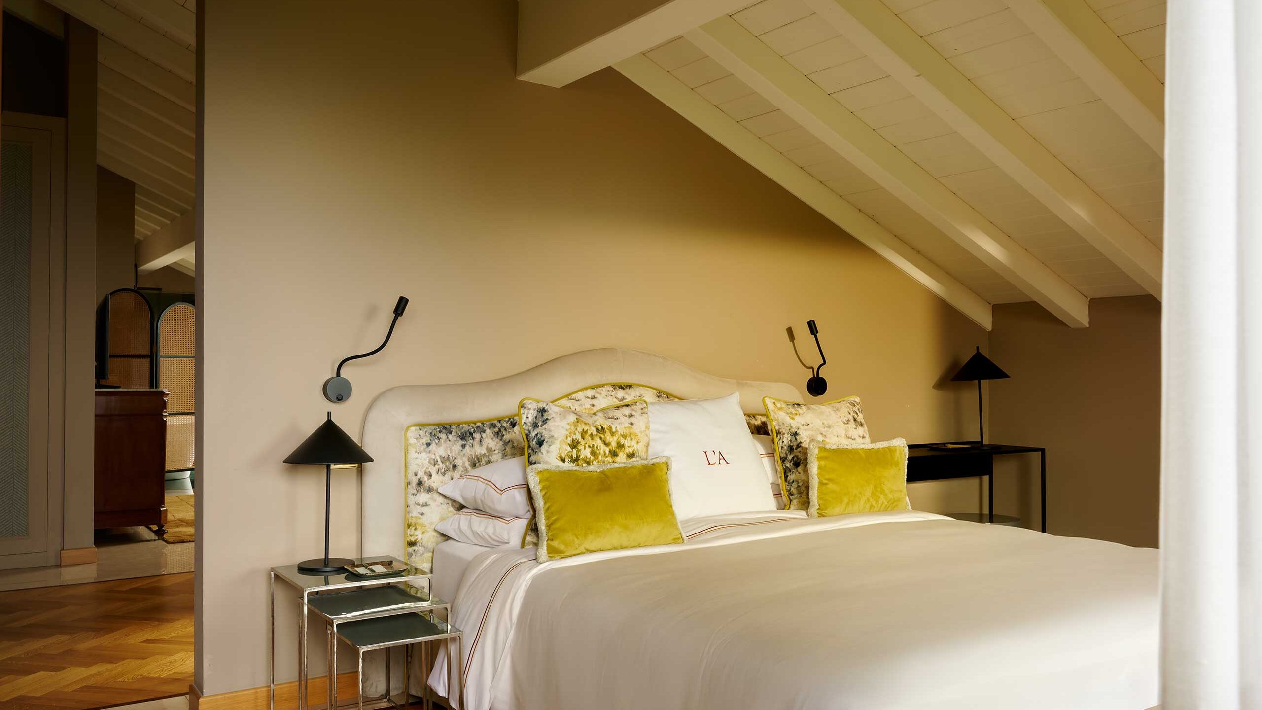 Elegant and refined junior suite in our 5-star luxury hotel in Lombardy