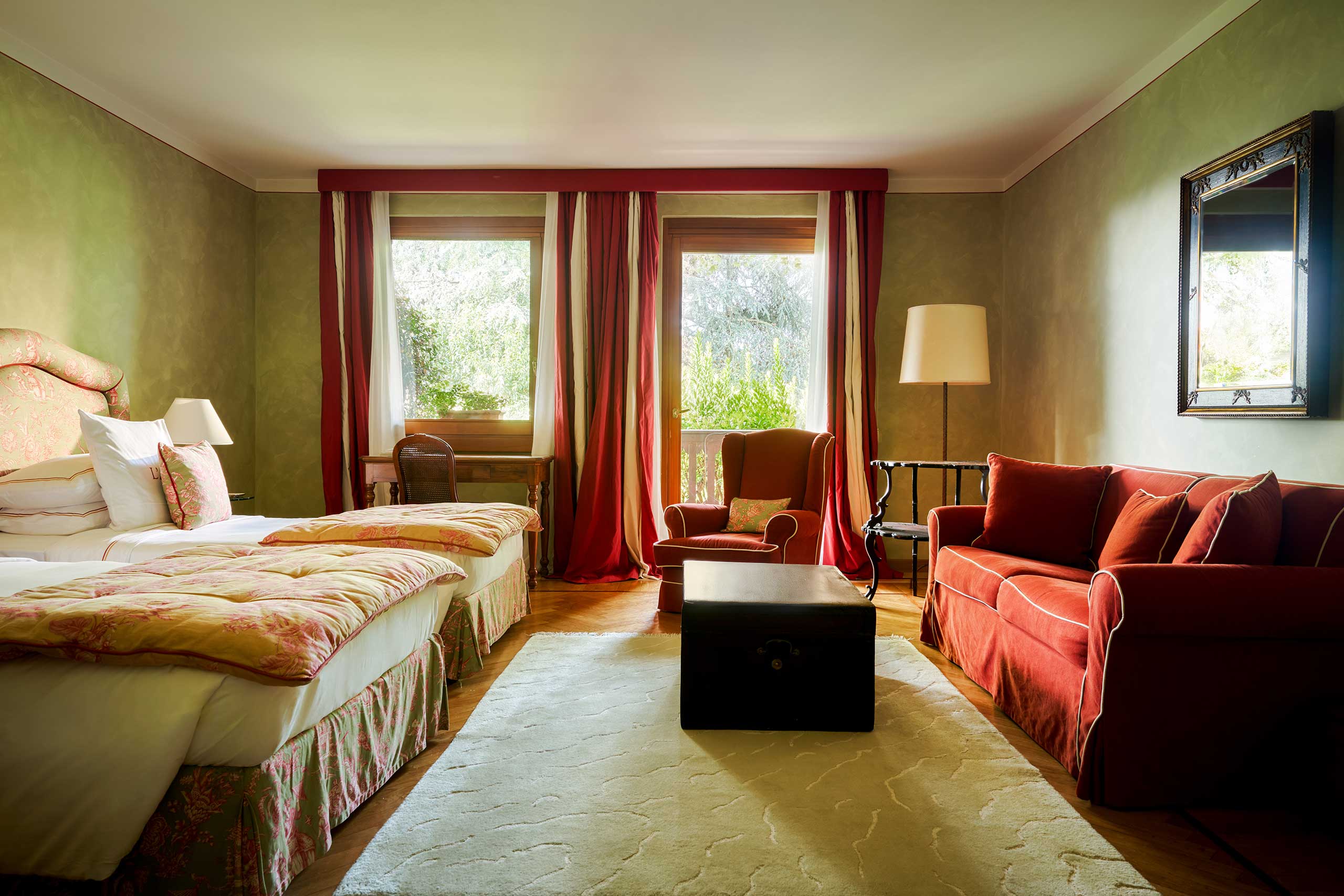 Camera twin di lusso con vista sui vigneti della Franciacorta in Lombardia