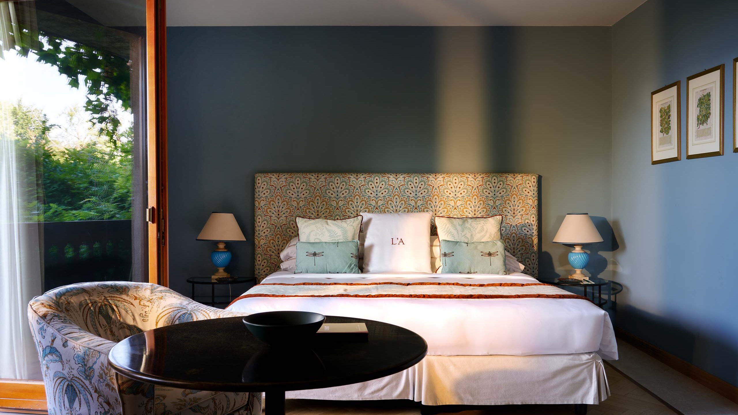 Camera luminosa con tessuti pregiati in resort di lusso in Franciacorta, Lombardia