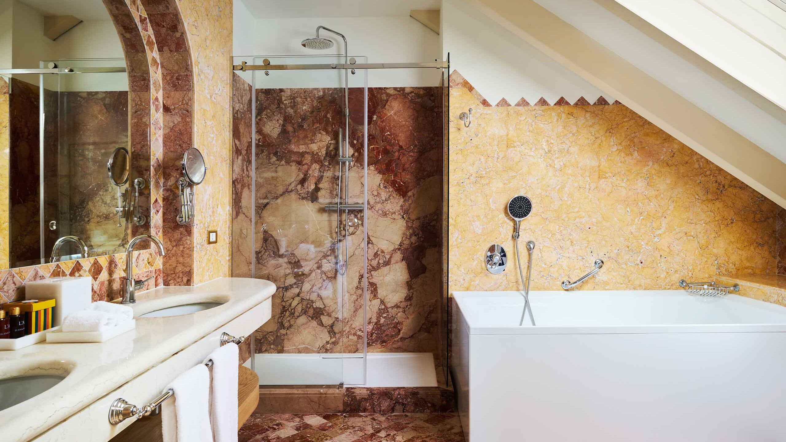 Vacanza in famiglia in hotel di lusso con due camere e due bagni