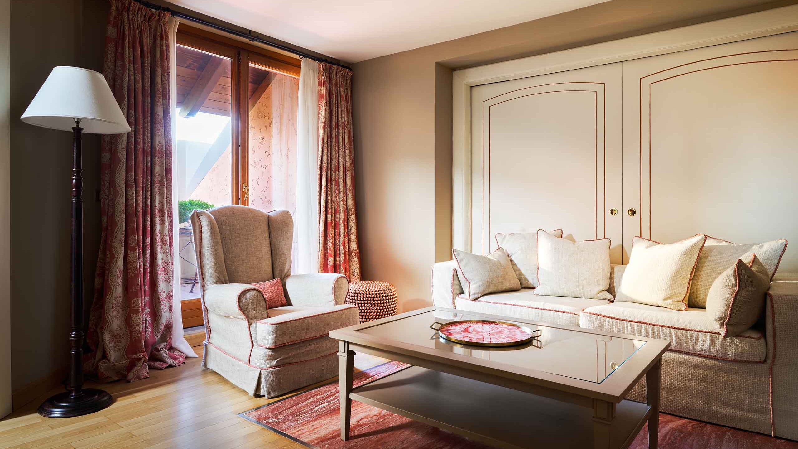 Soggiorno di lusso in family suite per vacanze in famiglia in Italia